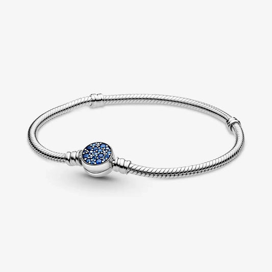 Brazalete de Plata con Broche Circular Azul