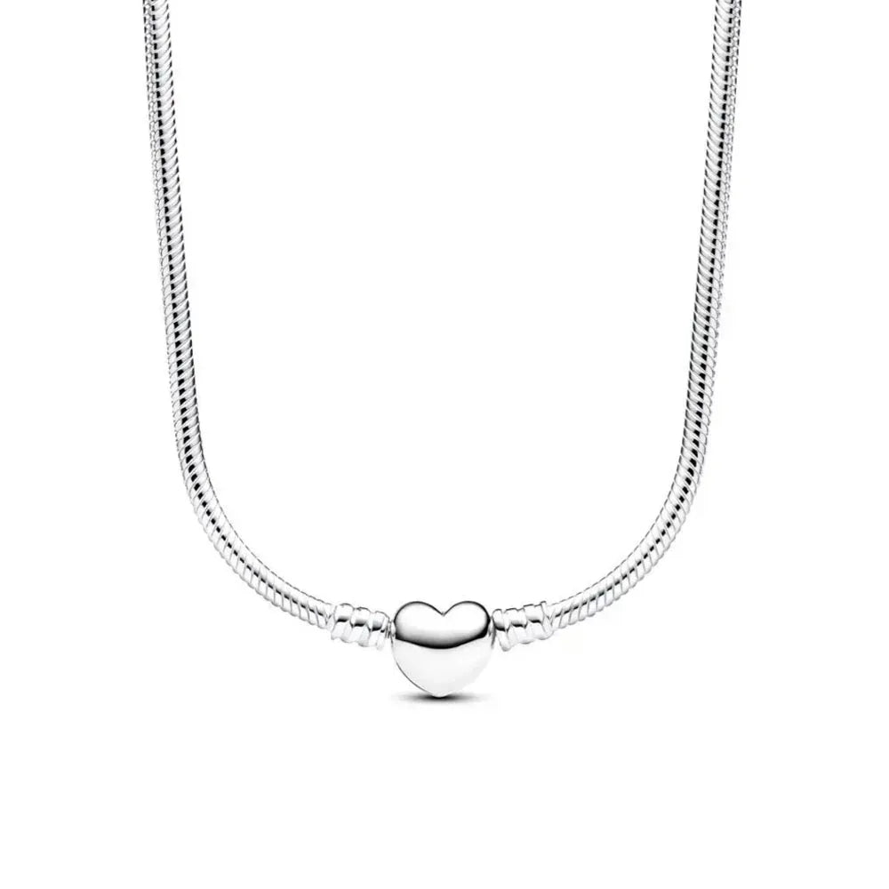 Collar con Corazón Sutil en Oro Blanco