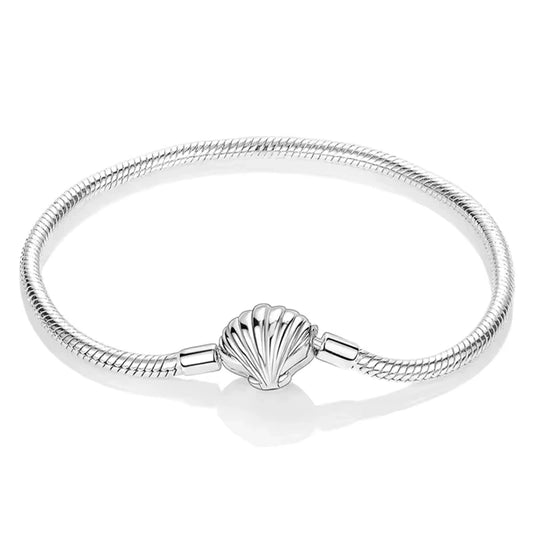 Brazalete con Broche de Concha Marina