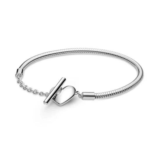 Brazalete de Plata con Broche de Corazón Plateado