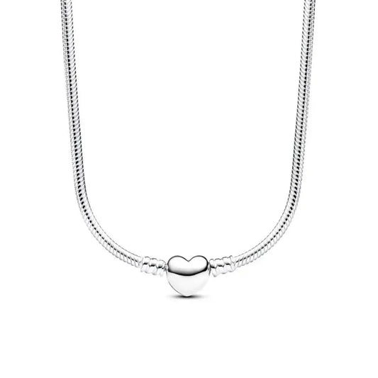 Collar con Corazón Sutil en Oro Blanco